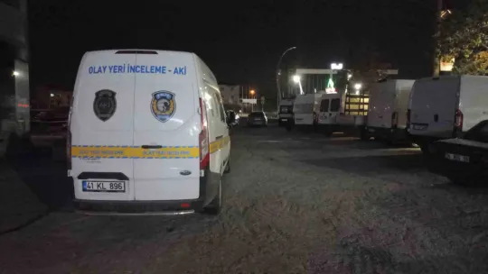 Kocaeli'de 6. kattan düşen genç hayatını kaybetti