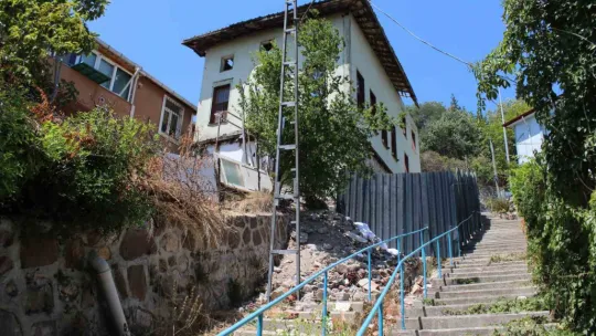 6 yıldır kapalı olan tarihi camide bekleyiş sona erdi