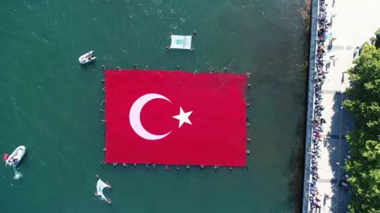 Kocaeli'de açılan Türk bayrağı rekor kırdı