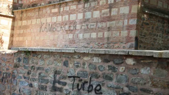 630 yıllık külliyeyi resim defterine çevirdiler