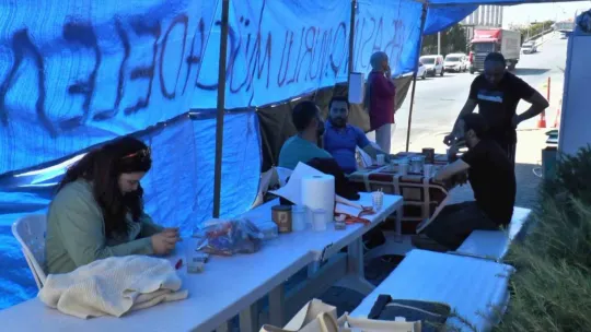 65 gündür fabrika önünde grev yapıyorlar