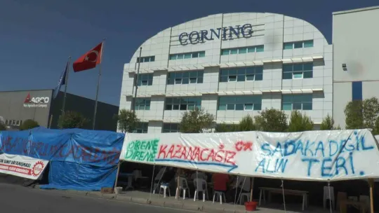 65 gündür fabrika önünde grev yapıyorlar