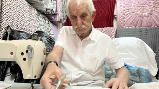 67 yıldır yorgan dikiyor