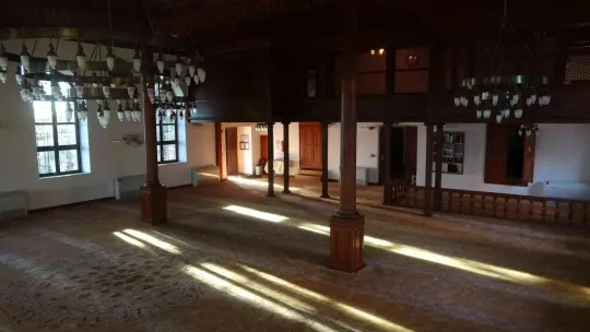 Kılıçla hutbe geleneği bu camide yaşatılıyor