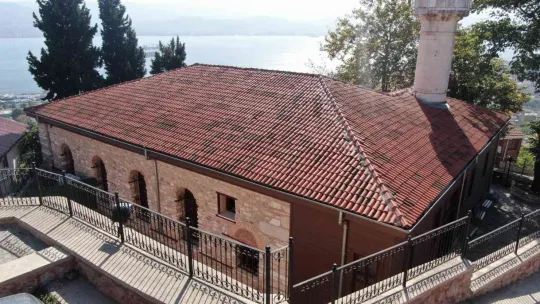 Kılıçla hutbe geleneği bu camide yaşatılıyor