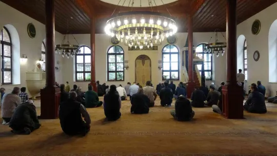 Kılıçla hutbe geleneği bu camide yaşatılıyor