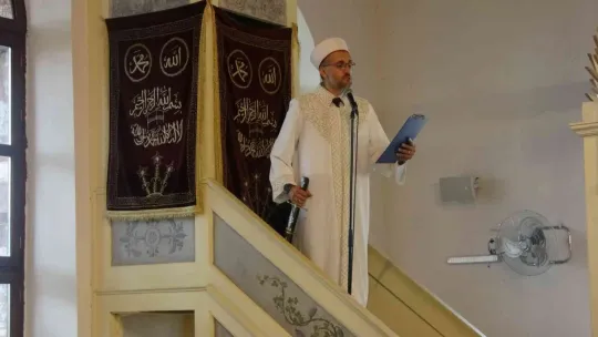 Kılıçla hutbe geleneği bu camide yaşatılıyor