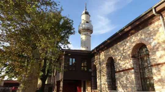 Kılıçla hutbe geleneği bu camide yaşatılıyor