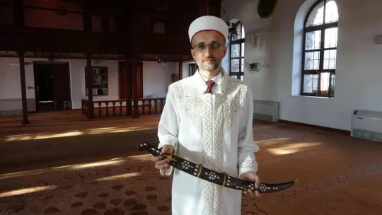 Kılıçla hutbe geleneği bu camide yaşatılıyor