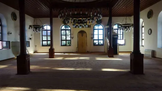 Kılıçla hutbe geleneği bu camide yaşatılıyor