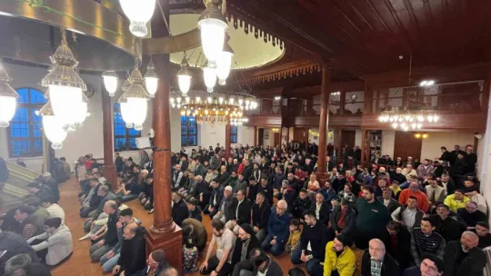 692 yıllık ecdat yadigarı camide bayram namazı