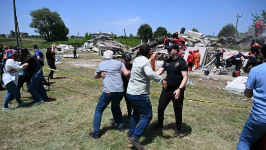 7.2'lik deprem senaryosu: 13 ilden destek ekip geldi