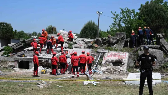 7.2'lik deprem senaryosu: 13 ilden destek ekip geldi