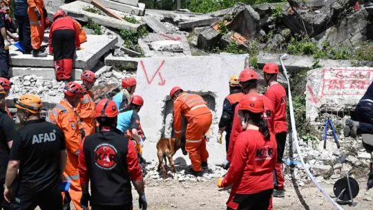 7.2'lik deprem senaryosu: 13 ilden destek ekip geldi