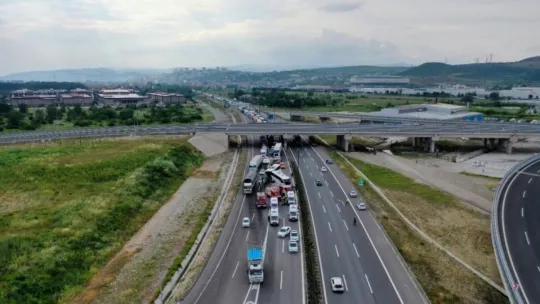 8 kişinin yaralandığı kazada minik çocuğun korku anları!