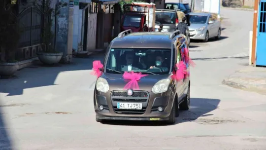 8 torun, 4 çocuk sahibi çift yeniden gelinlik ve damatlık giydi