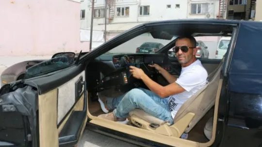 80'lerin efsanesi konuşan araba Kitt'i Türkiye'de!