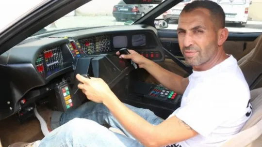 80'lerin efsanesi konuşan araba Kitt'i Türkiye'de!