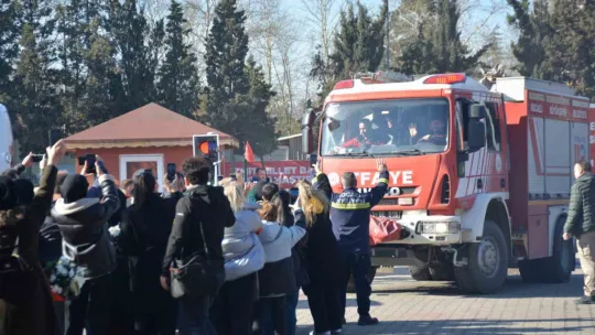 İtfaiyeciler ailelerine kavuştu, o anlar yürek ısıttı