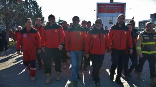 İtfaiyeciler ailelerine kavuştu, o anlar yürek ısıttı