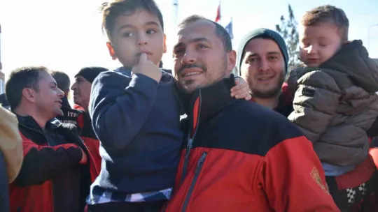 İtfaiyeciler ailelerine kavuştu, o anlar yürek ısıttı
