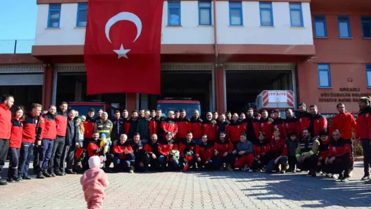 İtfaiyeciler ailelerine kavuştu, o anlar yürek ısıttı
