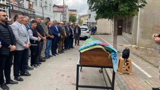 83 gün önce cesedi bulunmuştu, oğlunun yanına defnedildi