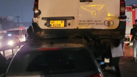 Kocaeli'de zincirleme kaza: Ortalık savaş alanına döndü