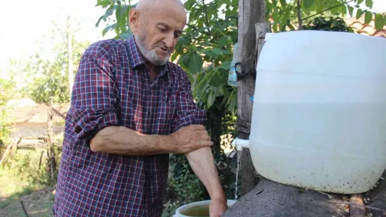 90 yaşında, yalnızlığını çalışarak unutuyor