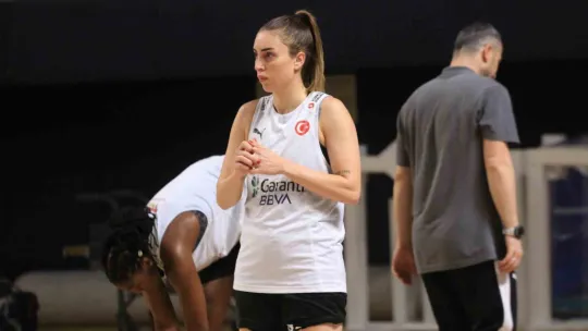 A Milli Kadın Basketbol Takımı Slovakya maçı hazırlıklarını İzmit'te sürüyor