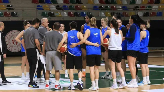 A Milli Kadın Basketbol Takımı Slovakya maçı hazırlıklarını İzmit'te sürüyor
