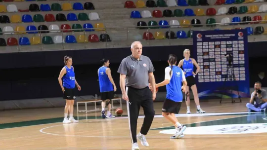 A Milli Kadın Basketbol Takımı Slovakya maçı hazırlıklarını İzmit'te sürüyor