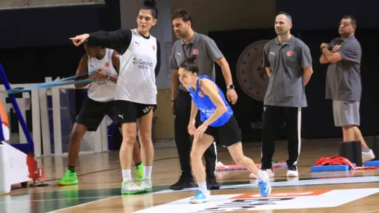 A Milli Kadın Basketbol Takımı Slovakya maçı hazırlıklarını İzmit'te sürüyor