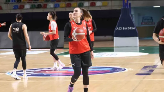 A Milli Kadın Basketbol Takımı, İzlanda maçına moralli hazırlanıyor