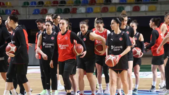 A Milli Kadın Basketbol Takımı, İzlanda maçına moralli hazırlanıyor