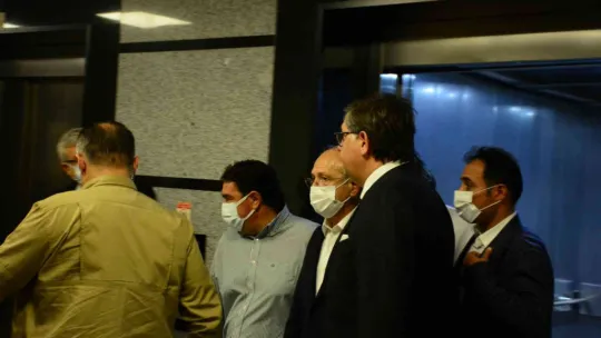 Kılıçdaroğlu, Kocaeli'de yoğun bakımdaki kardeşini ziyaret etti