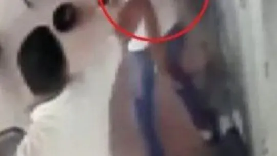 Abdest alıp namazı beklerken şizofren hasta tarafından bıçaklandı!