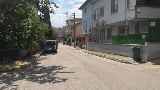 Abi kardeş arasında sokak ortasında silahlar konuştu