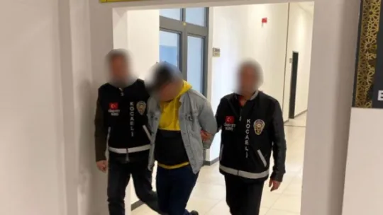 Uykusunda boğazını ve cinsel organını kesmiş