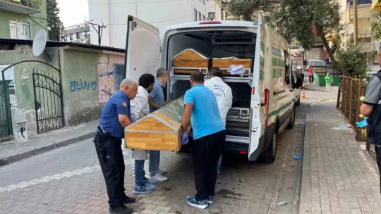 Abisiyle yaşadığı evde bıçaklanmış halde ölü bulundu