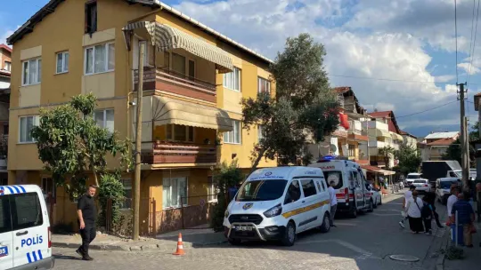 Abisiyle yaşadığı evde bıçaklanmış halde ölü bulundu
