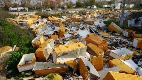 Açık hava çöplüğü: Güveç bile var