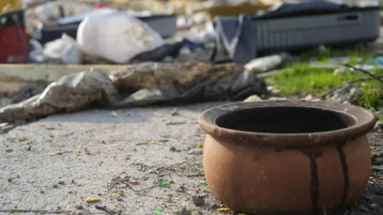 Açık hava çöplüğü: Güveç bile var