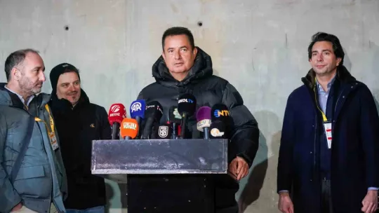 Acun Ilıcalı: Biz arı kovanına çomağı soktuk