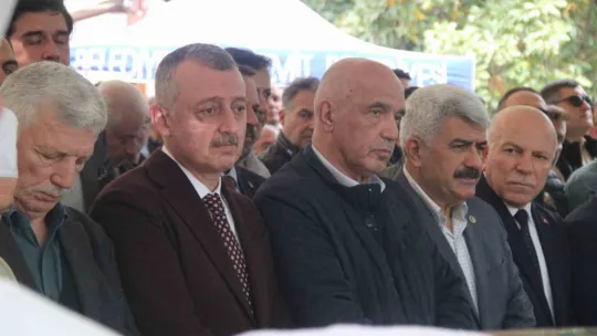 Acun Ilıcalı'nın amcası son yolculuğuna uğurlandı
