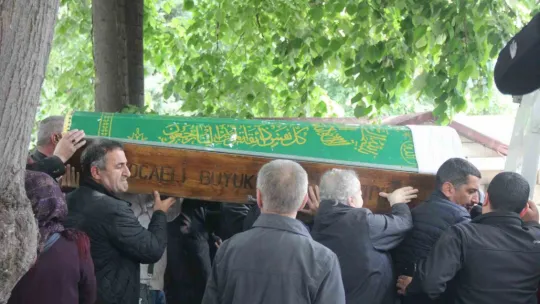 Acun Ilıcalı'nın amcası son yolculuğuna uğurlandı