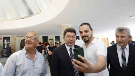 Adalet Bakanı Tunç Sakarya'da Cuma namazı kıldı