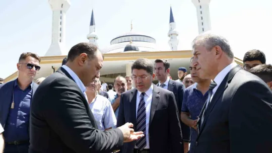 Adalet Bakanı Tunç Sakarya'da Cuma namazı kıldı