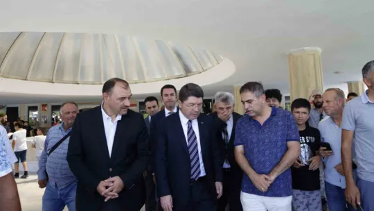 Adalet Bakanı Tunç Sakarya'da Cuma namazı kıldı