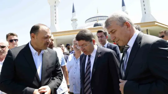 Adalet Bakanı Tunç Sakarya'da Cuma namazı kıldı